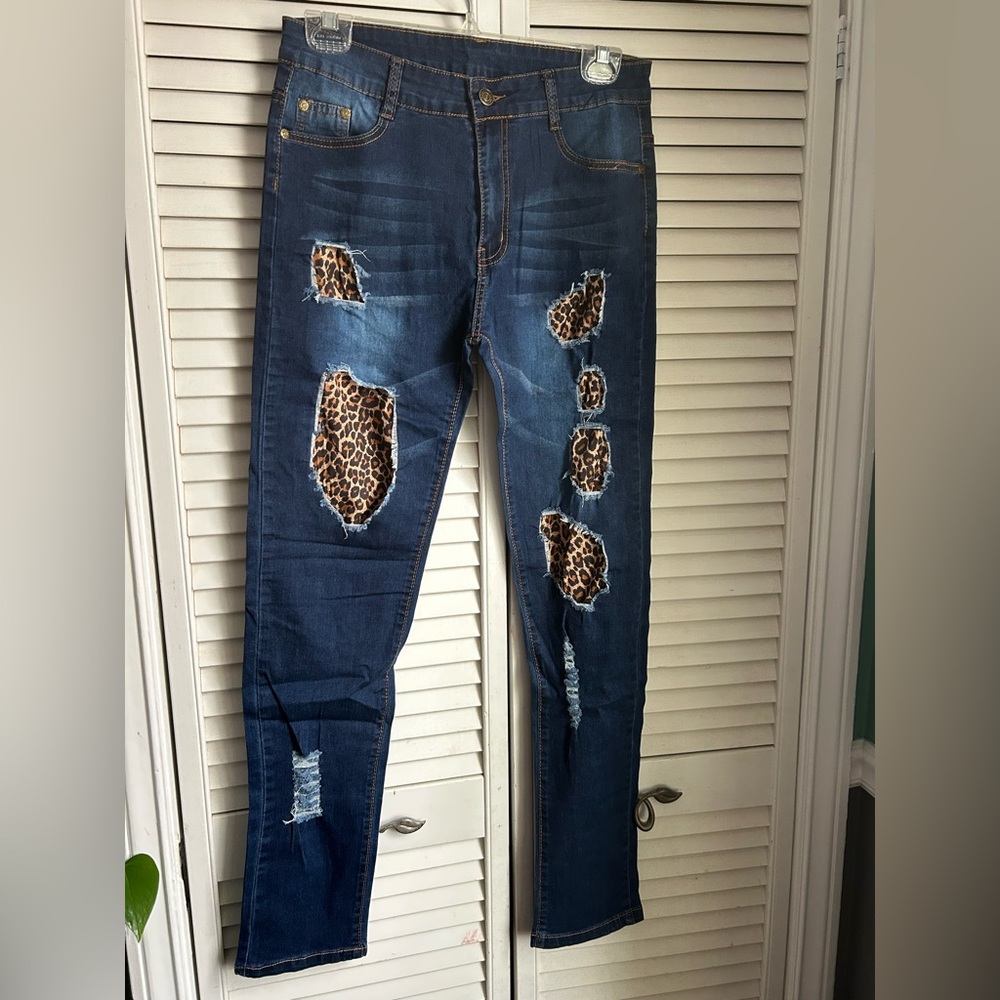 Trendy Distressed Jeans with Leopard Accents